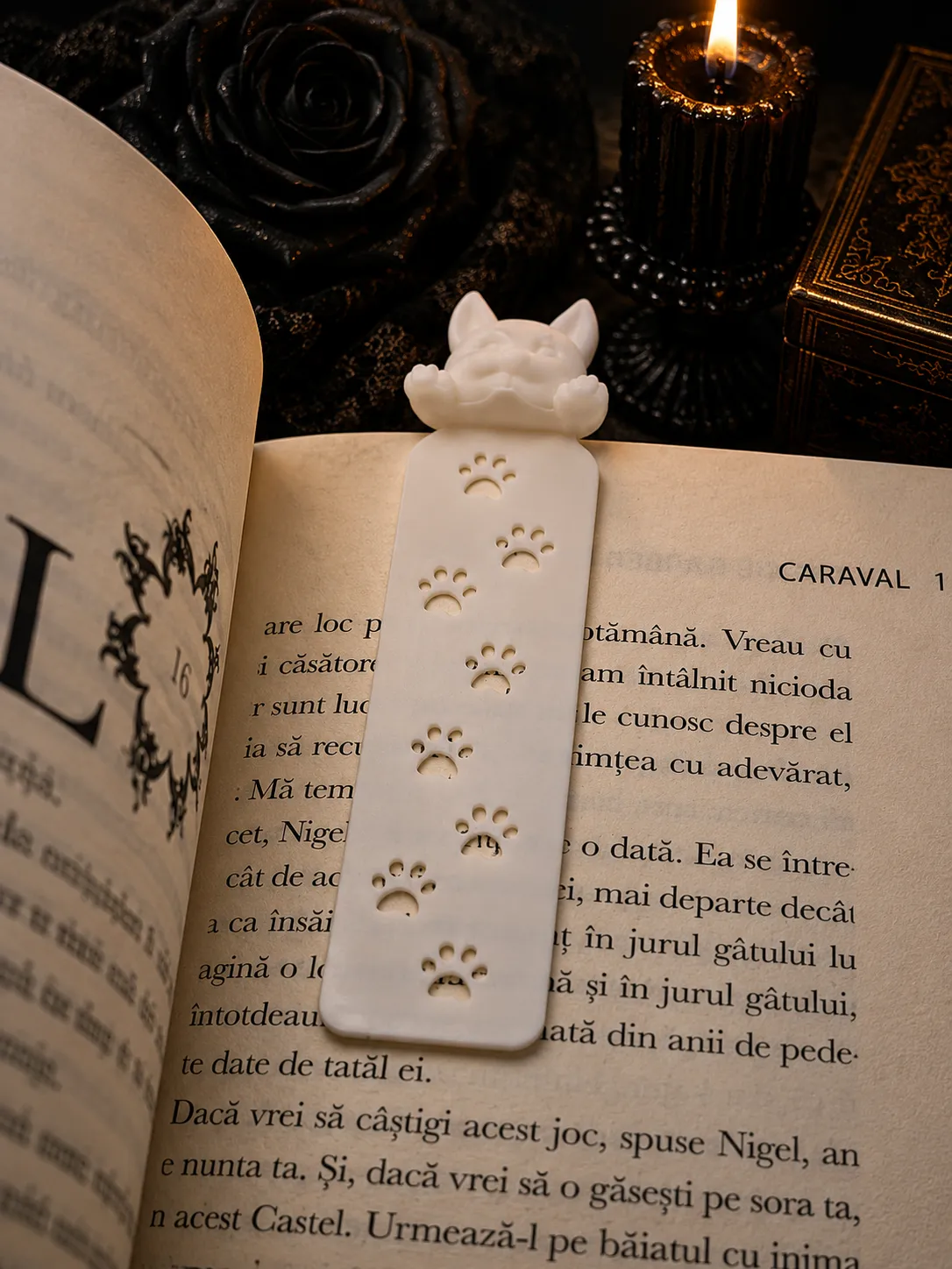 Semn de carte pisica alb